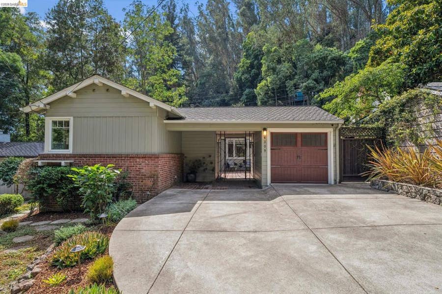 Property photo for 6309 Pinehaven Rd, Oakland, CA