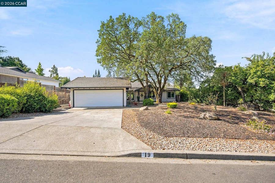 Property photo for 19 Inverness Dr, Napa, CA