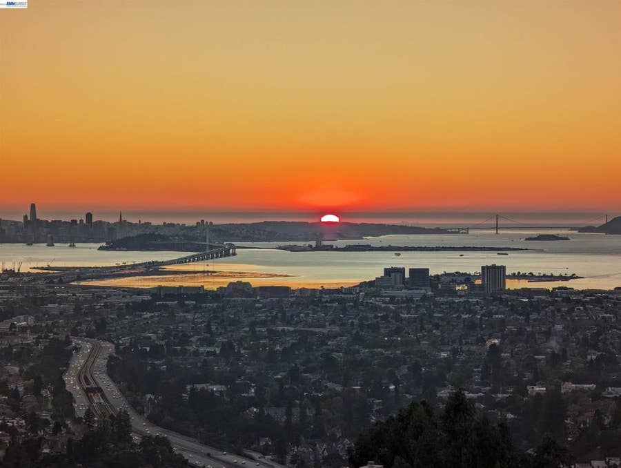 Property photo for 8 Starview Dr, Oakland, CA