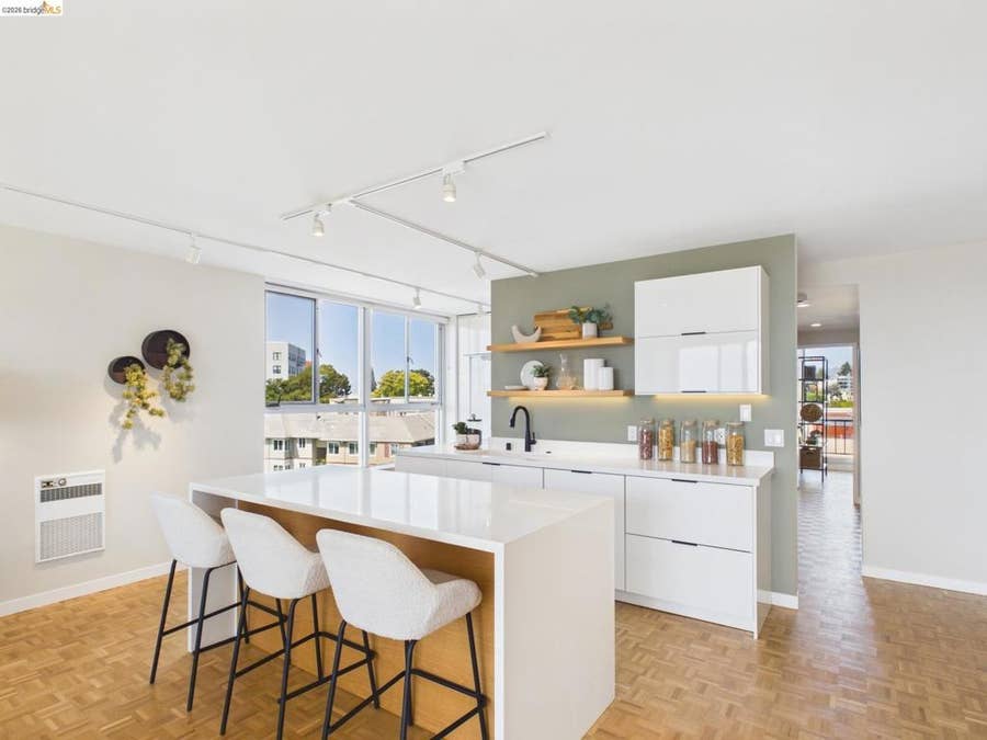 Property photo for 320 Lee St, #702, Oakland, CA