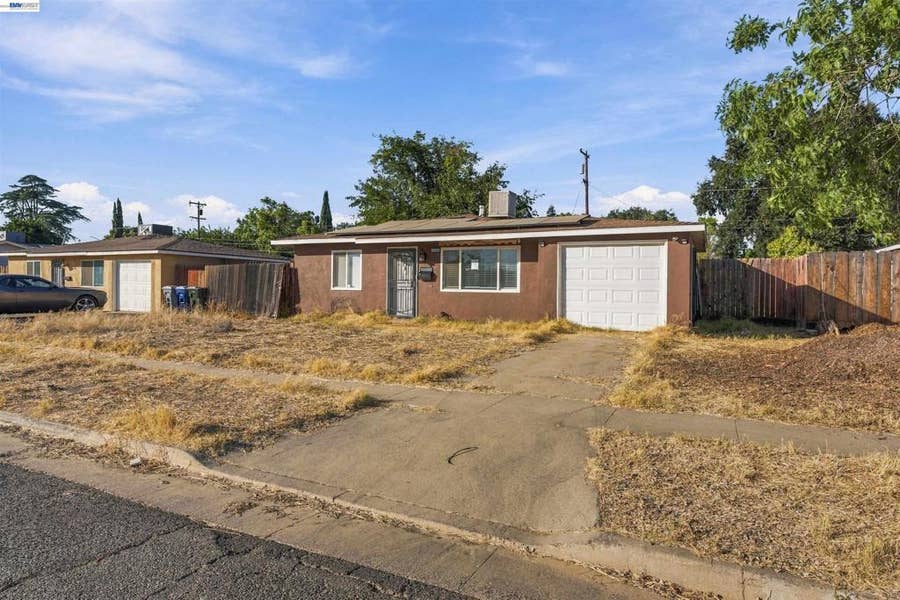 Property photo for 1223 W Santa Fe Ave, Merced, CA