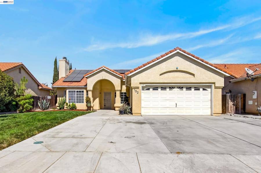 Property photo for 152 Chardonnay Street, Los Banos, CA