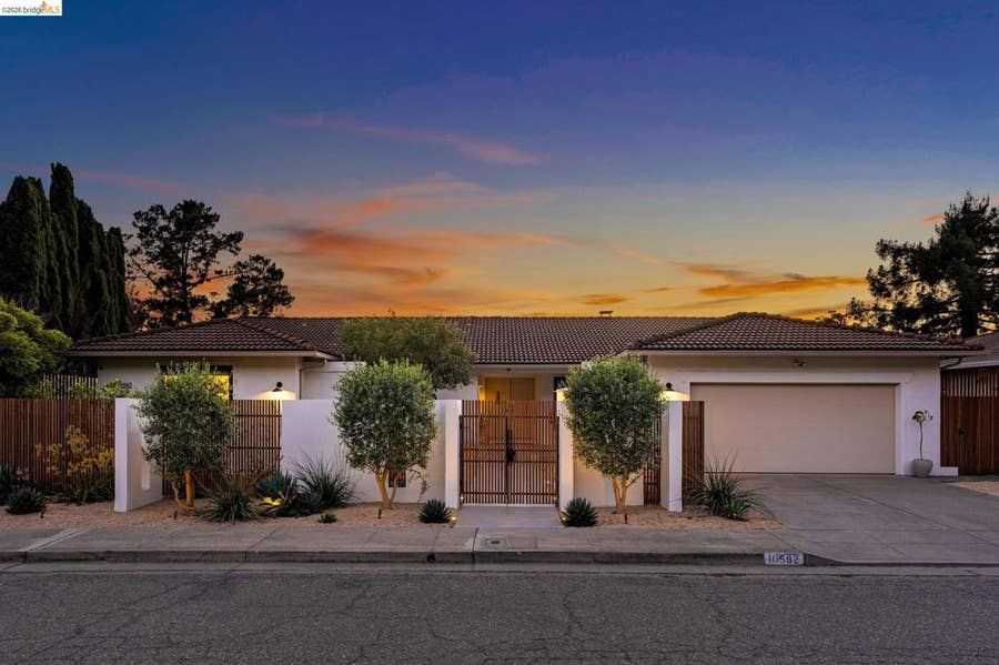 Property photo for 10592 Englewood Dr, Oakland, CA