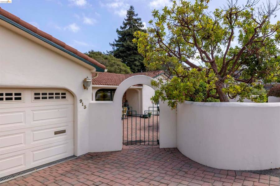Property photo for 913 Monterey Cir, Monterey, CA