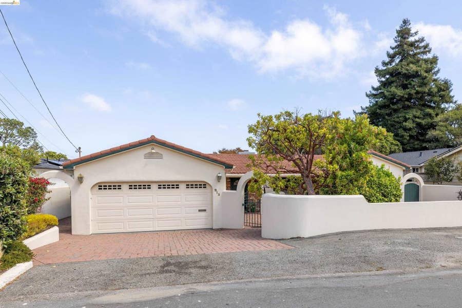 Property photo for 913 Monterey Cir, Monterey, CA