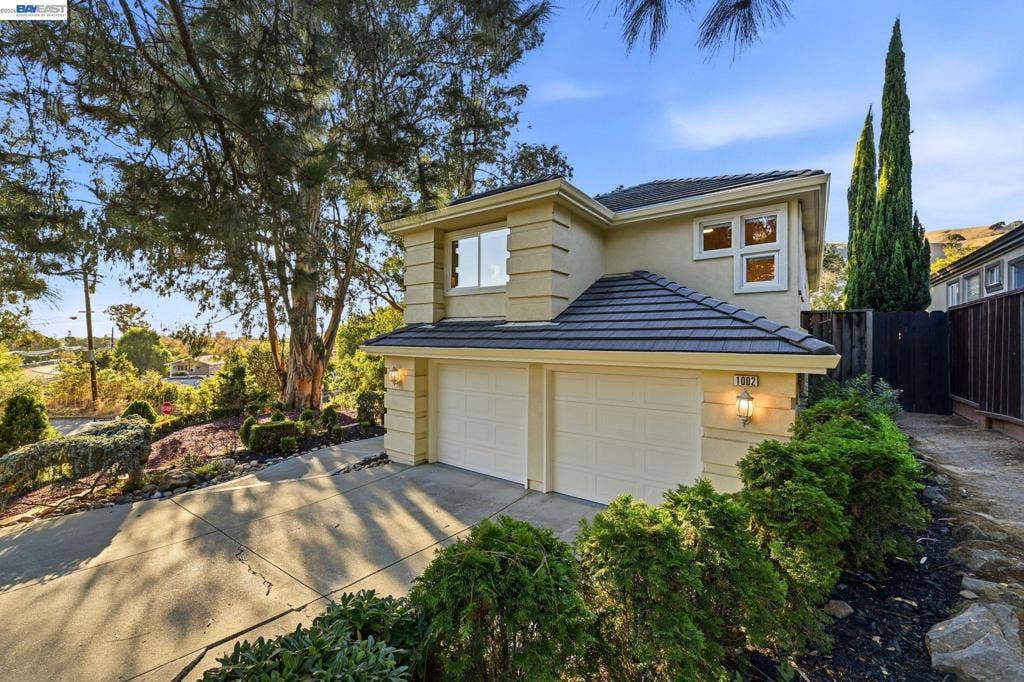1002 Canyon Creek Ter., Fremont, CA 94536-1800
