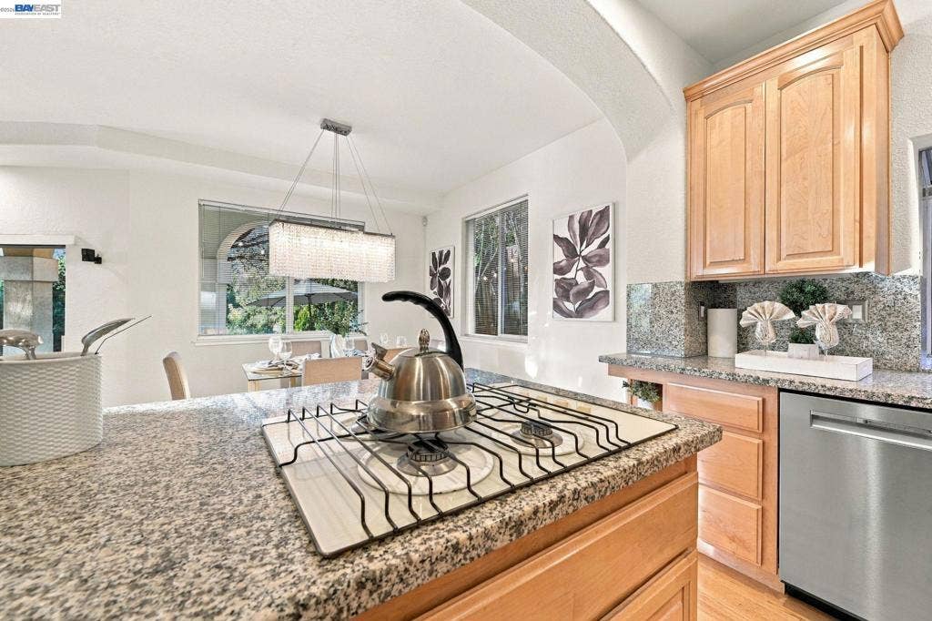 1002 Canyon Creek Ter., Fremont, CA 94536-1800