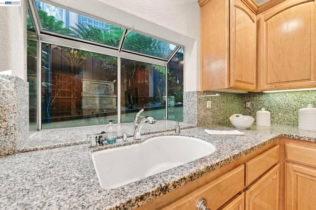 1002 Canyon Creek Ter., Fremont, CA 94536-1800