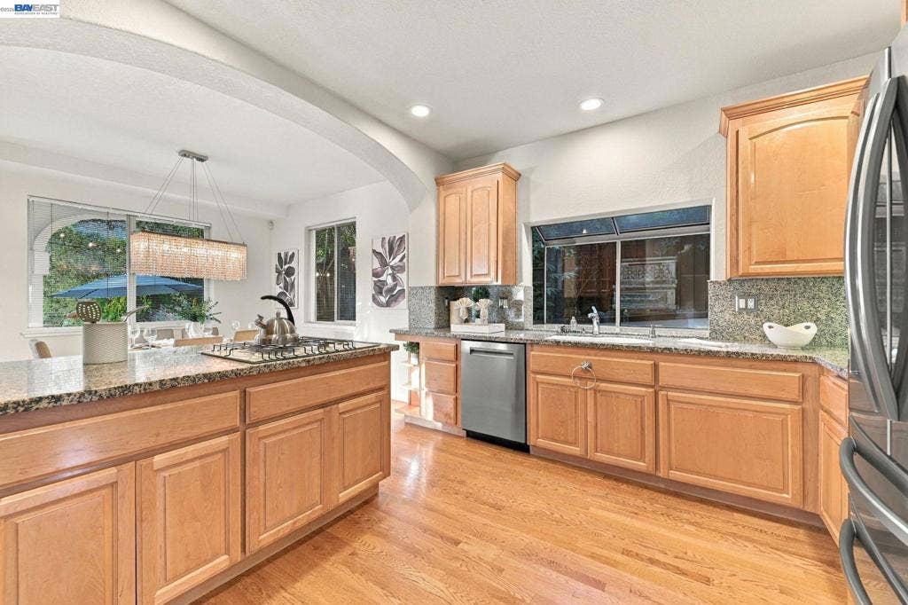 1002 Canyon Creek Ter., Fremont, CA 94536-1800