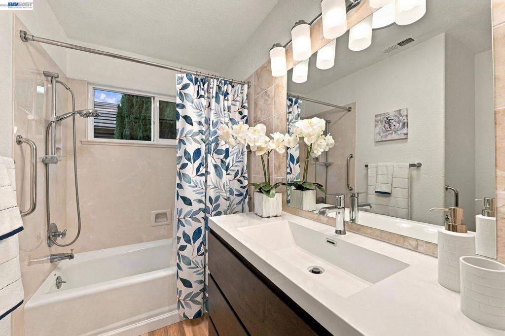 1002 Canyon Creek Ter., Fremont, CA 94536-1800