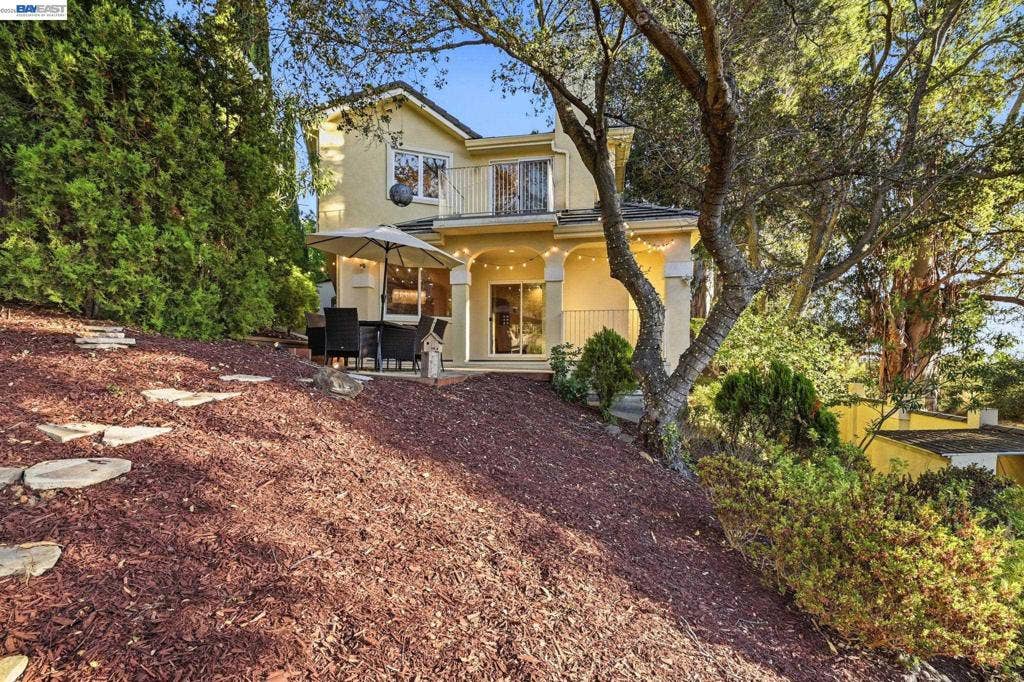 1002 Canyon Creek Ter., Fremont, CA 94536-1800