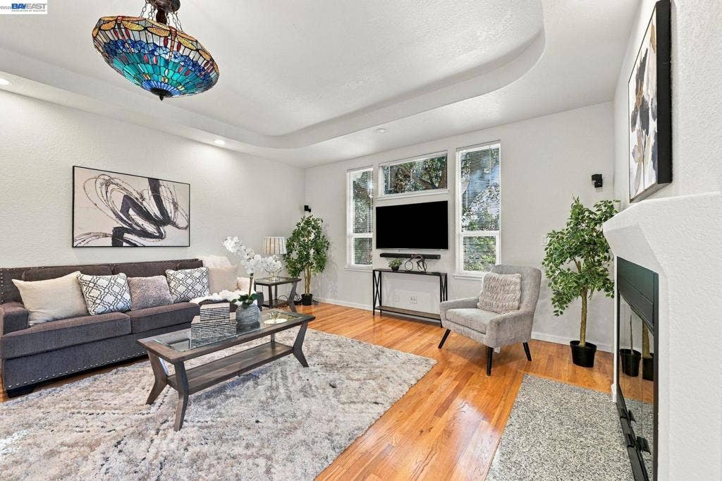1002 Canyon Creek Ter., Fremont, CA 94536-1800