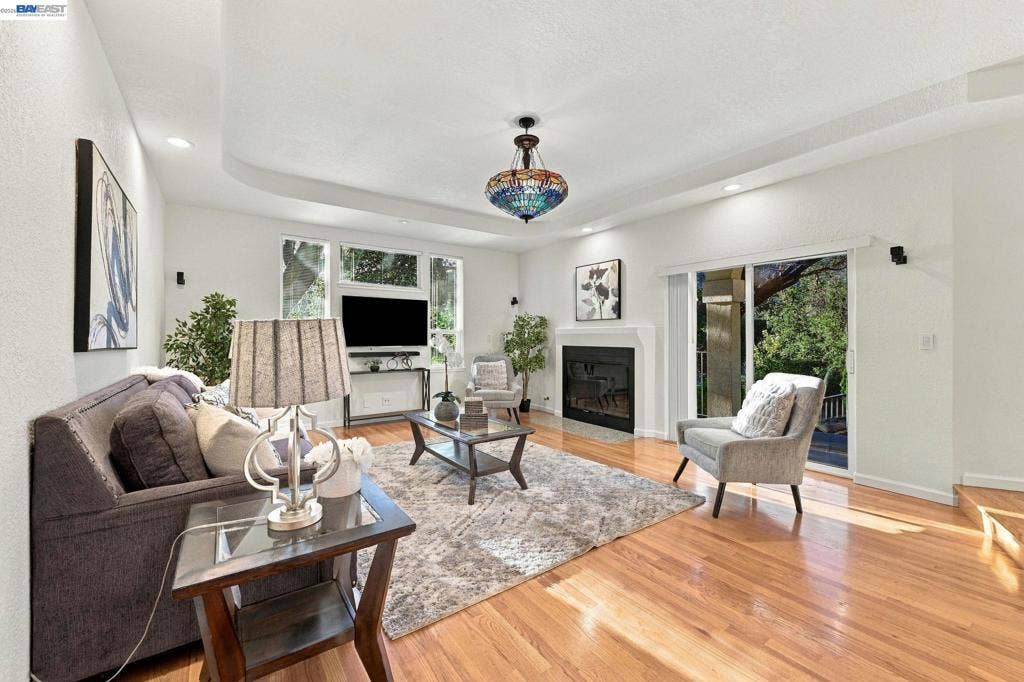1002 Canyon Creek Ter., Fremont, CA 94536-1800