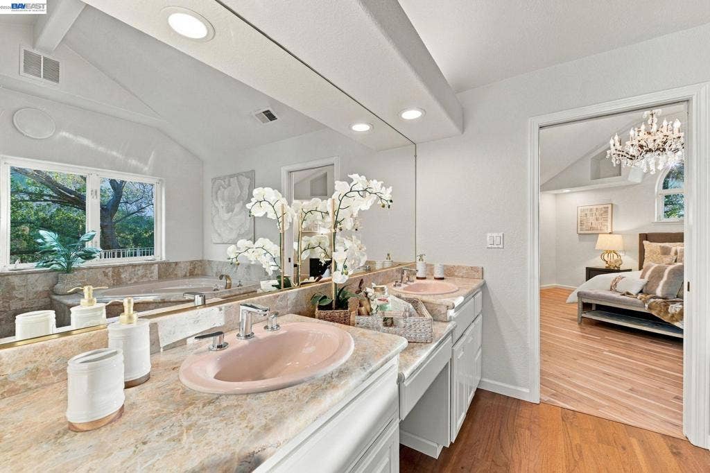 1002 Canyon Creek Ter., Fremont, CA 94536-1800
