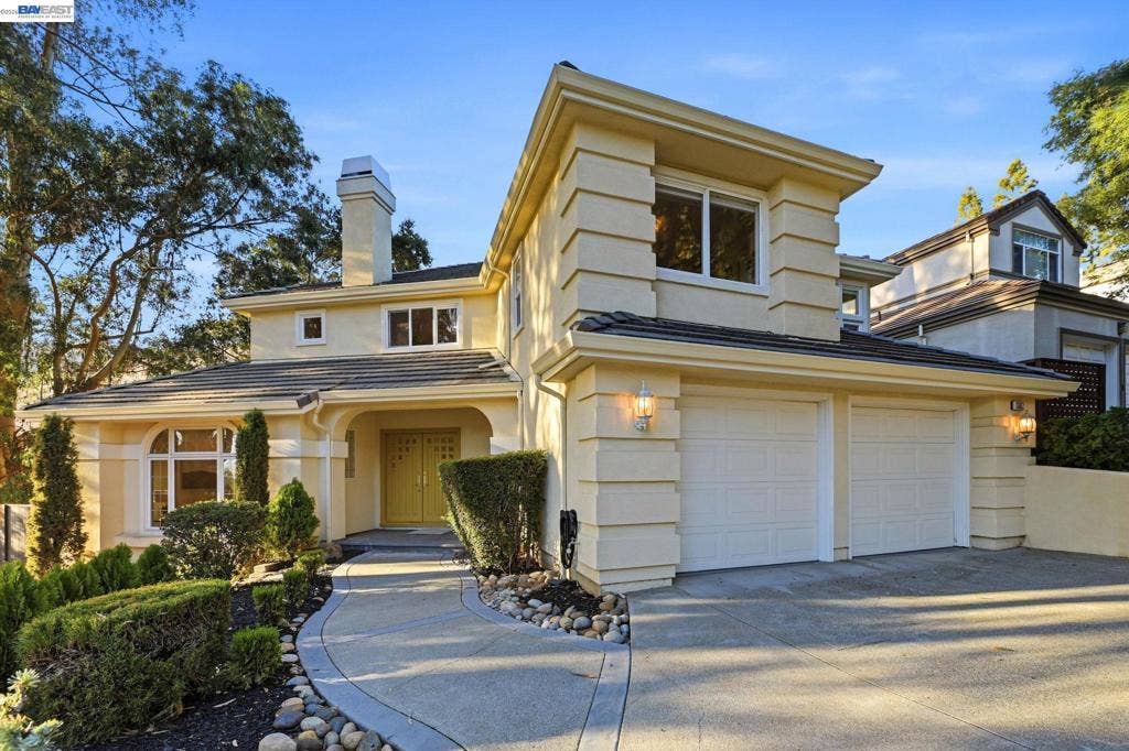 1002 Canyon Creek Ter., Fremont, CA 94536-1800
