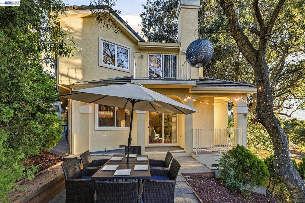 1002 Canyon Creek Ter., Fremont, CA 94536-1800