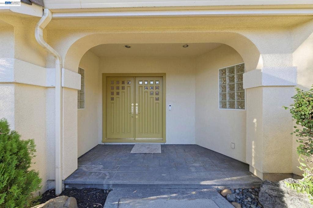 1002 Canyon Creek Ter., Fremont, CA 94536-1800