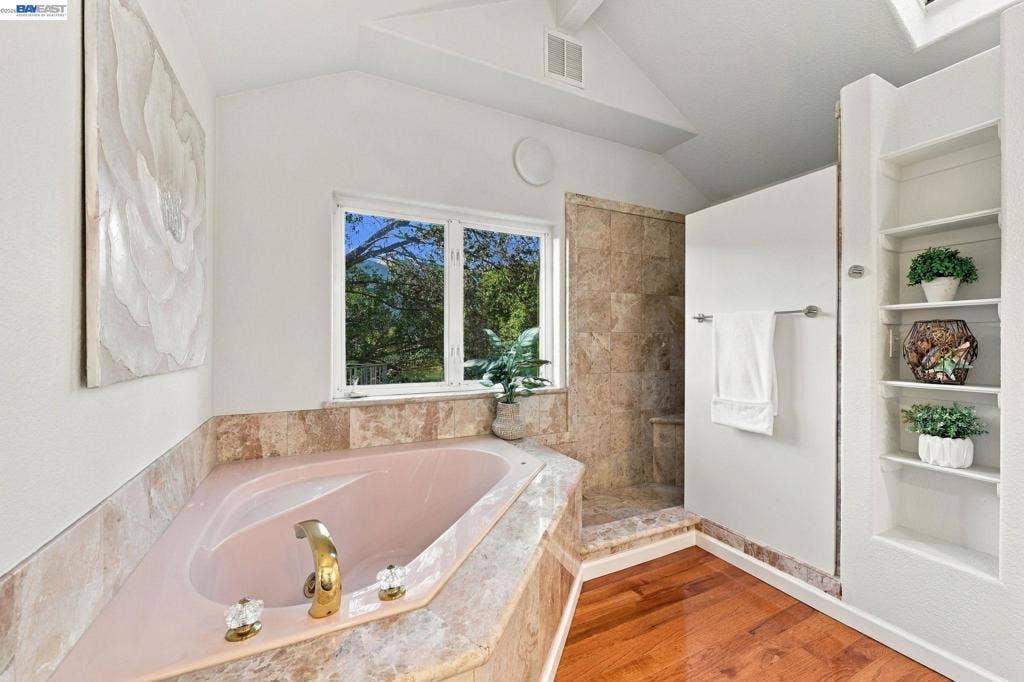 1002 Canyon Creek Ter., Fremont, CA 94536-1800