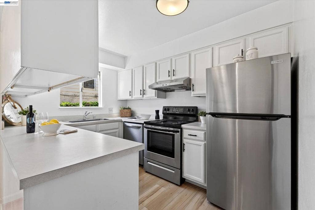 2205 San Antonio Ave, #F, Alameda, CA 94501 2205 San Antonio Ave, #F, Alameda, CA 94501