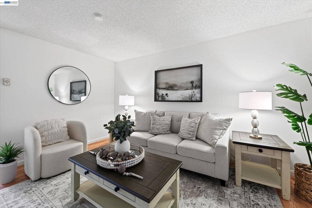 2205 San Antonio Ave, #F, Alameda, CA 94501 2205 San Antonio Ave, #F, Alameda, CA 94501