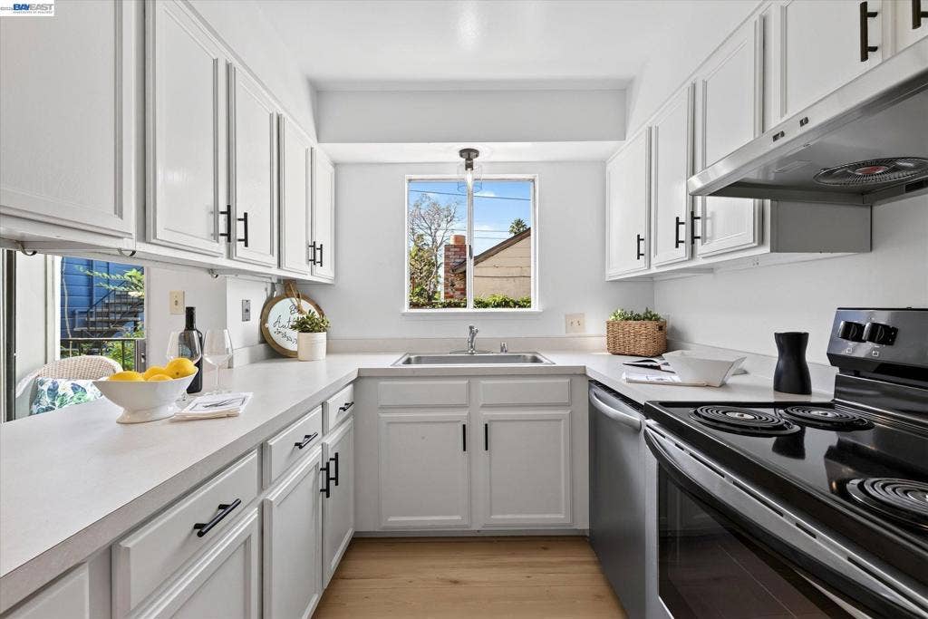 2205 San Antonio Ave, #F, Alameda, CA 94501 2205 San Antonio Ave, #F, Alameda, CA 94501