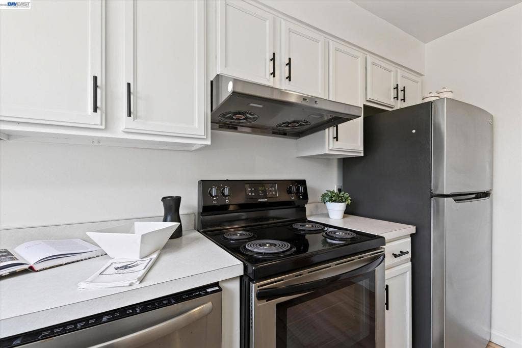 2205 San Antonio Ave, #F, Alameda, CA 94501 2205 San Antonio Ave, #F, Alameda, CA 94501