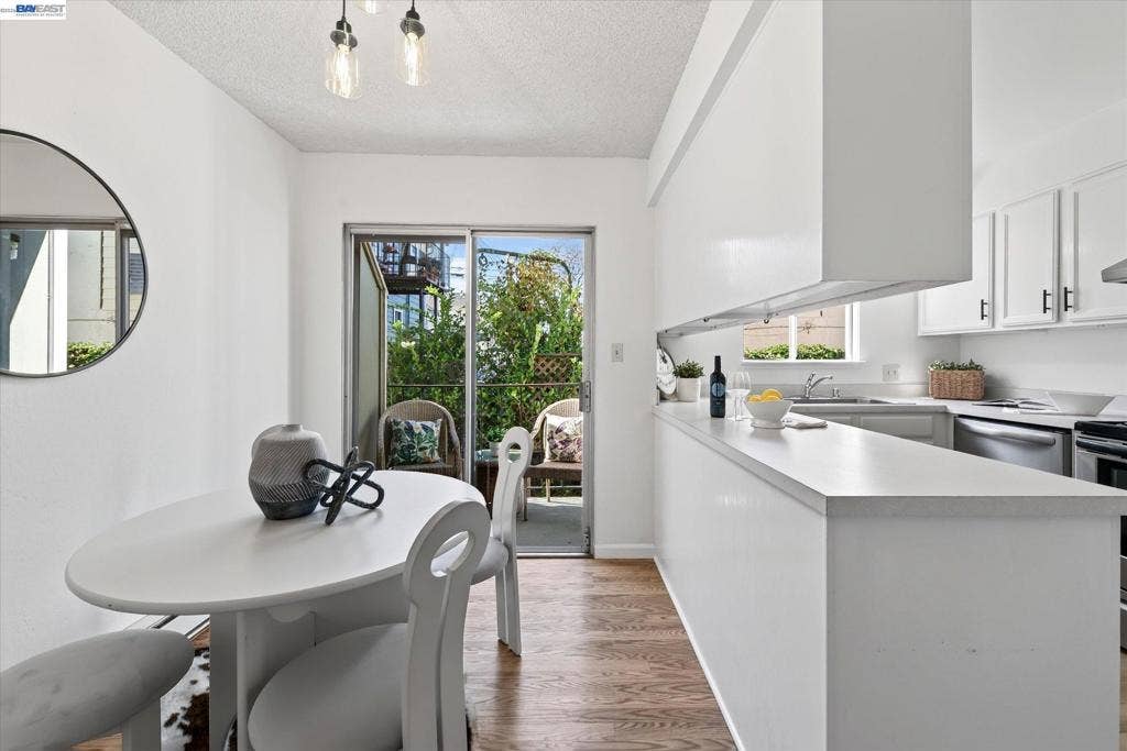 2205 San Antonio Ave, #F, Alameda, CA 94501 2205 San Antonio Ave, #F, Alameda, CA 94501