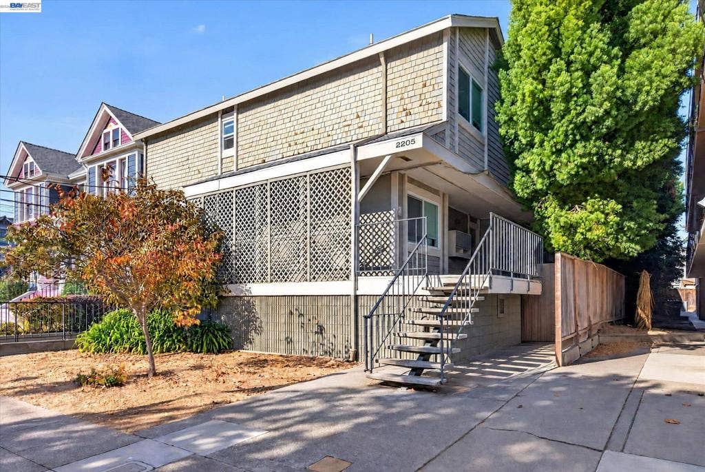 2205 San Antonio Ave, #F, Alameda, CA 94501 2205 San Antonio Ave, #F, Alameda, CA 94501