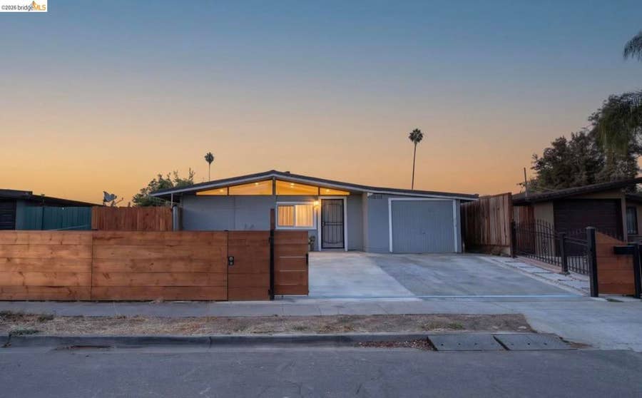 Property photo for 27732 Dolphin Ln, Hayward, CA