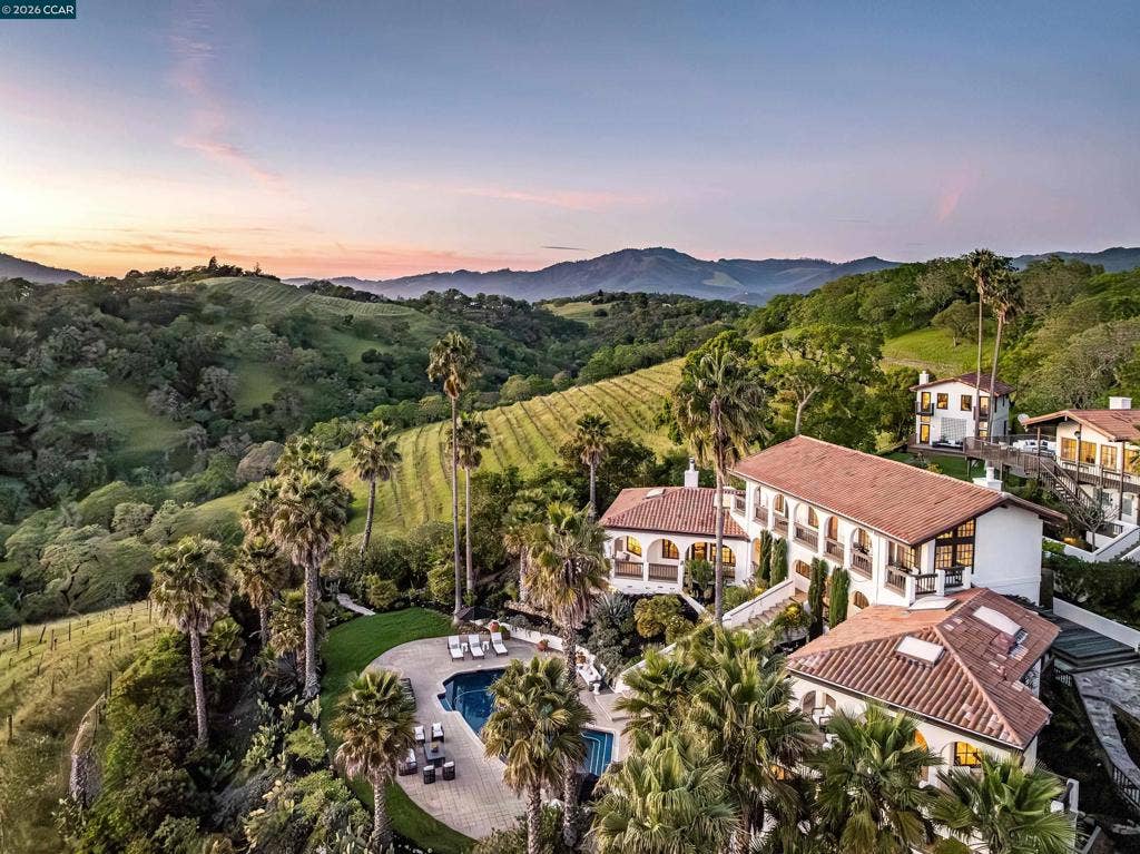 4377 Warm Springs Rd, Glen Ellen, CA 95442