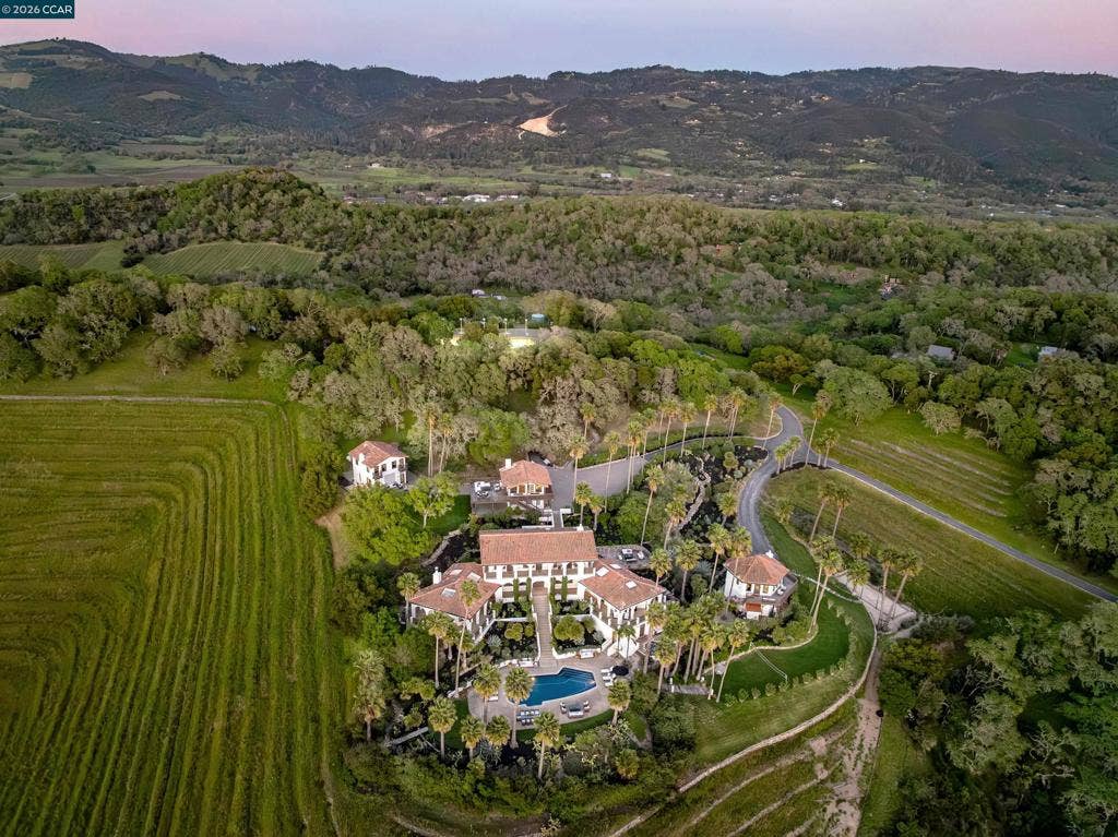 4377 Warm Springs Rd, Glen Ellen, CA 95442