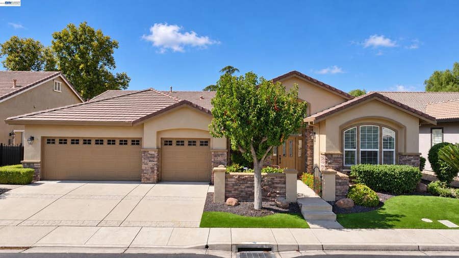 Property photo for 1117 Burghley Ln, Brentwood, CA
