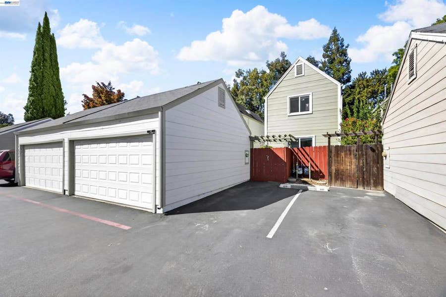 Property photo for 439 W Golf Circle, Manteca, CA