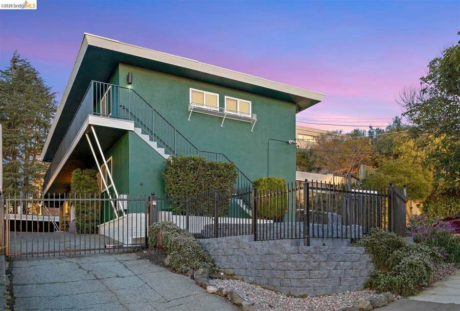 Property photo for 8 Whitmore Pl, Oakland, CA