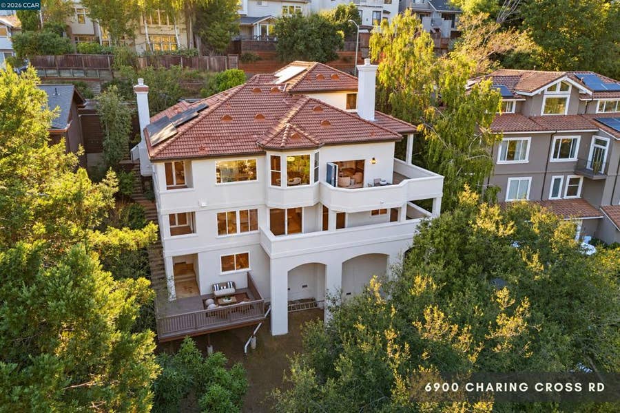 Property photo for 6900 Charing Cross Rd, Berkeley, CA