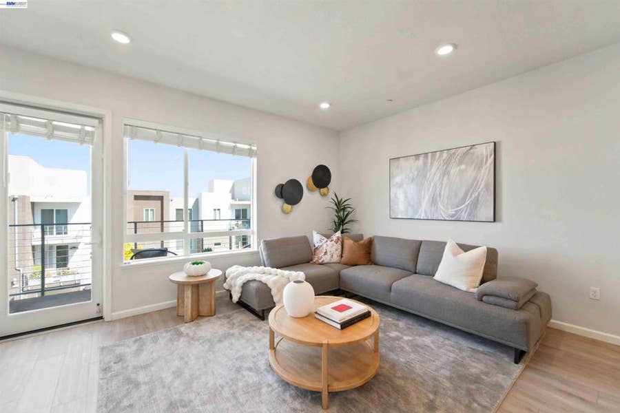 Property photo for 314 Llano De Los Robles Ave, #7, San Jose, CA