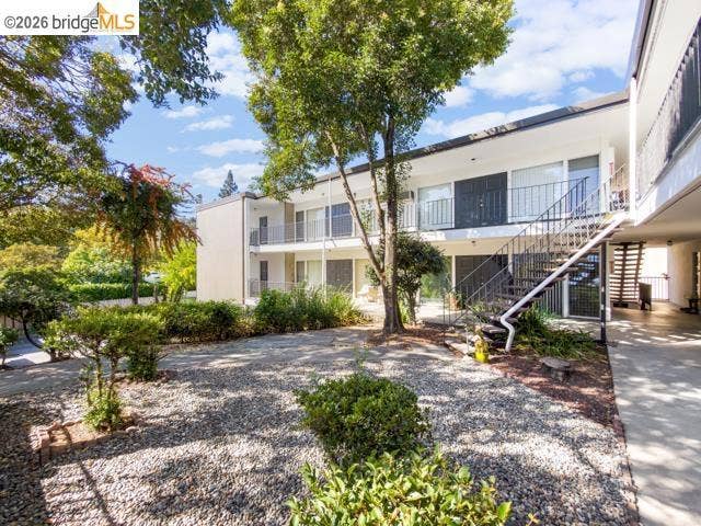 950 Mountain View Dr, Lafayette, CA 94549