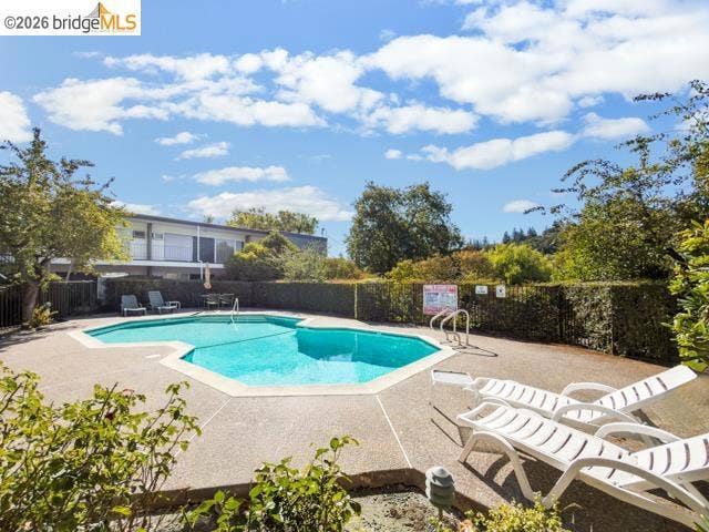 950 Mountain View Dr, Lafayette, CA 94549