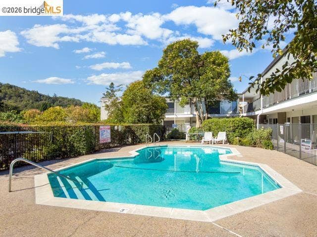 950 Mountain View Dr, Lafayette, CA 94549