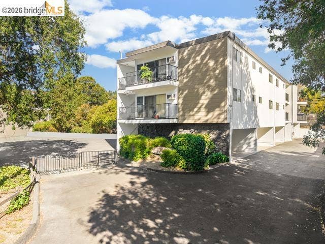 950 Mountain View Dr, Lafayette, CA 94549