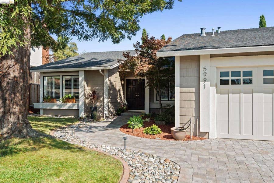 Property photo for 5991 Skyfarm Dr, Castro Valley, CA