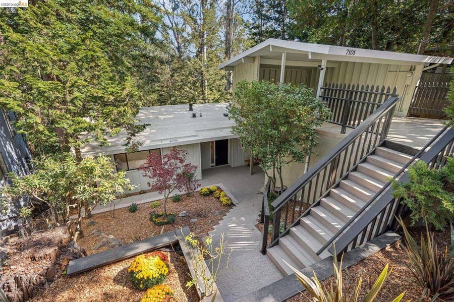 Property photo for 7101 Pinehaven Rd, Oakland, CA
