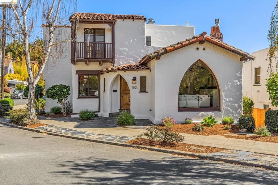 Property photo for 1901 Clemens Rd, Oakland, CA