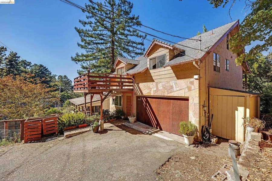 Property photo for 6501 Oakwood Dr, Oakland, CA