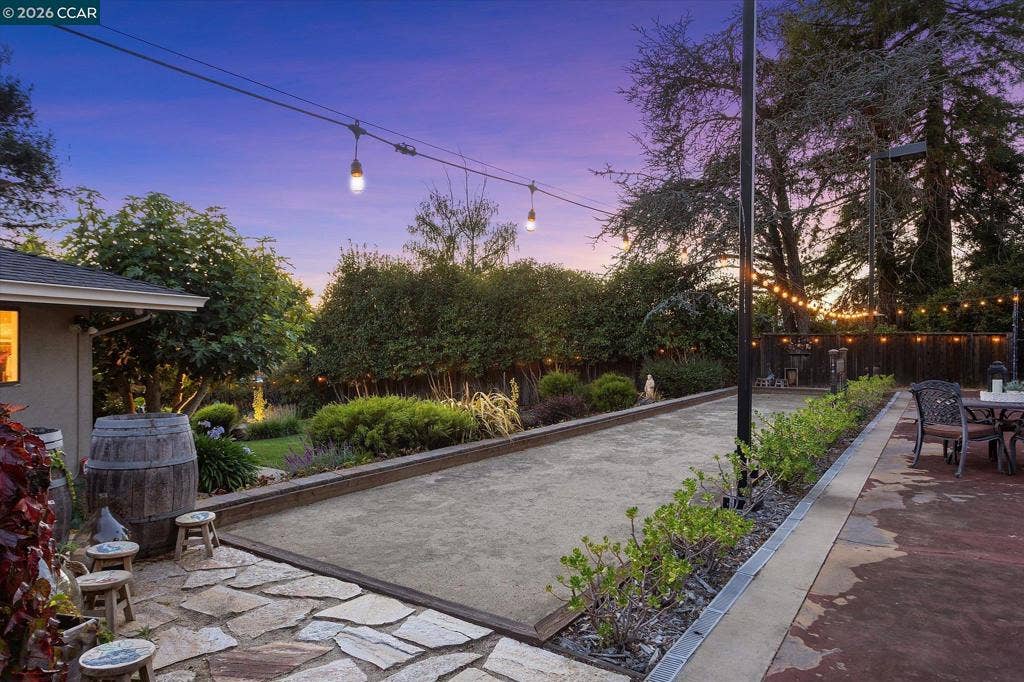 4572 Ewing Rd, Castro Valley, CA 94546 4572 Ewing Rd, Castro Valley, CA 94546