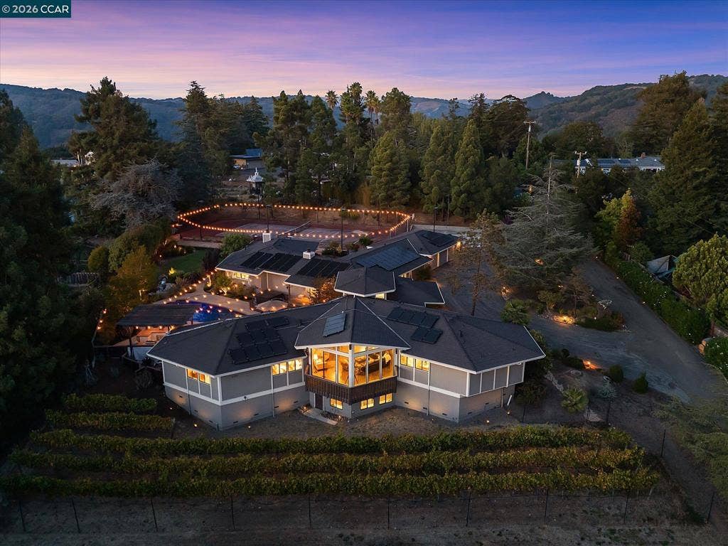 4572 Ewing Rd, Castro Valley, CA 94546 4572 Ewing Rd, Castro Valley, CA 94546