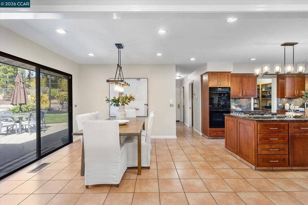 4572 Ewing Rd, Castro Valley, CA 94546 4572 Ewing Rd, Castro Valley, CA 94546