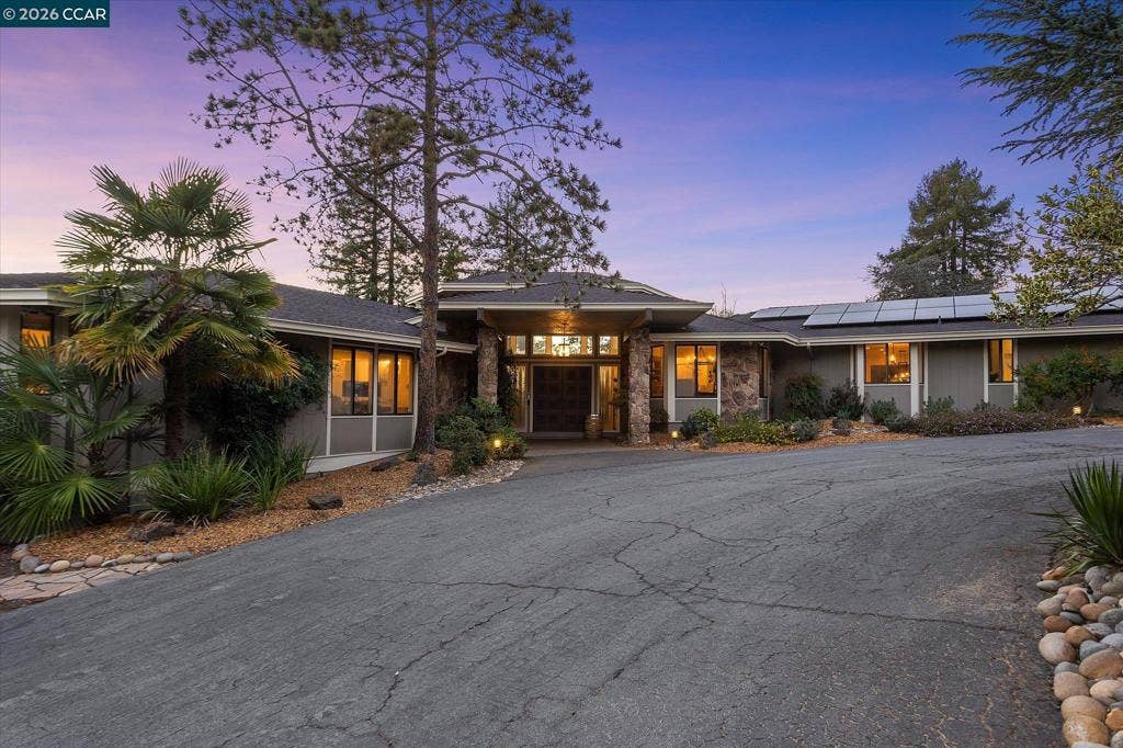 4572 Ewing Rd, Castro Valley, CA 94546 4572 Ewing Rd, Castro Valley, CA 94546