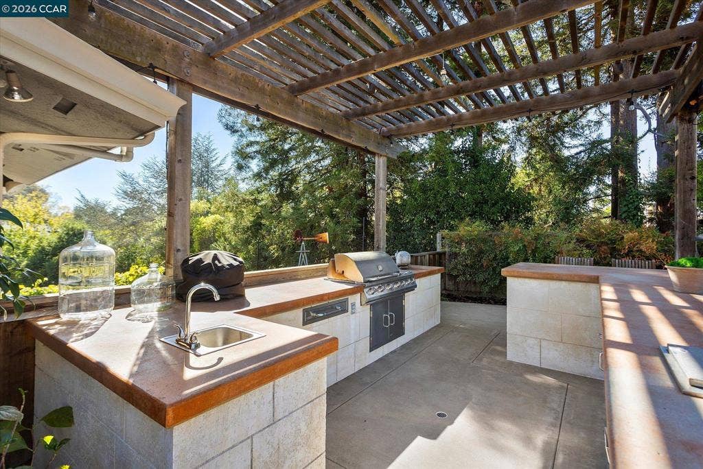 4572 Ewing Rd, Castro Valley, CA 94546 4572 Ewing Rd, Castro Valley, CA 94546