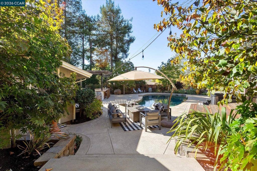 4572 Ewing Rd, Castro Valley, CA 94546 4572 Ewing Rd, Castro Valley, CA 94546